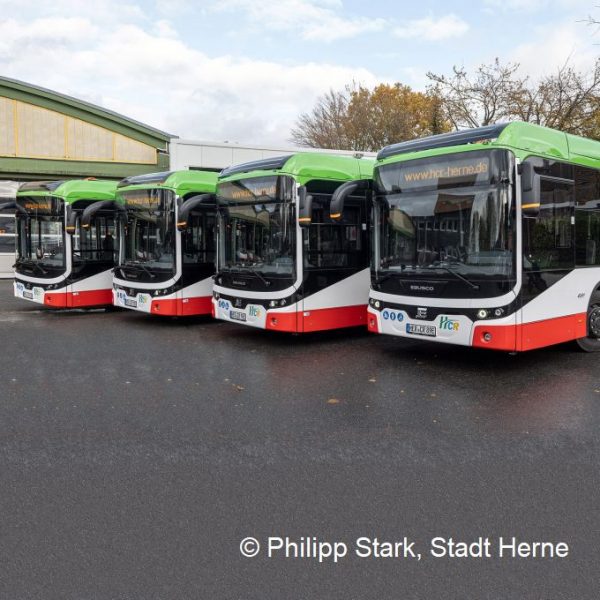 Vier neue Elektrobusse für Herne